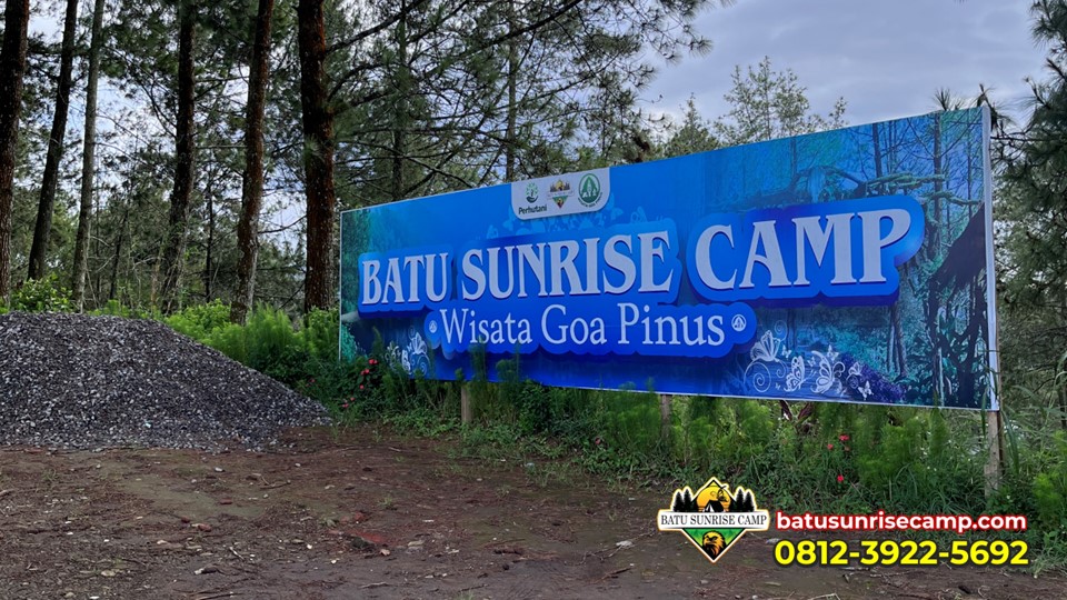 Suasana camping di Batu Sunrise Camp Goa Pinus