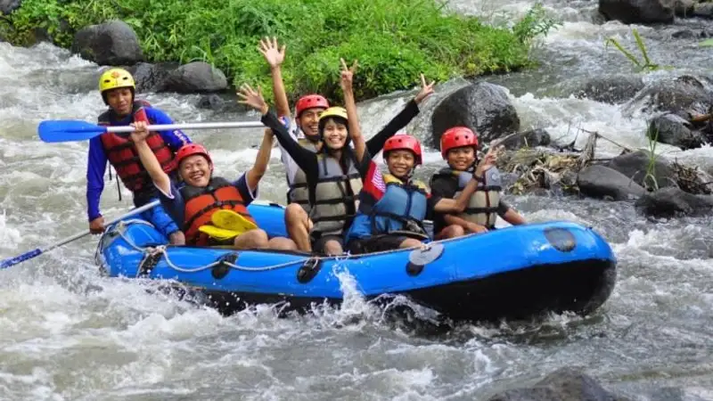Perbedaan Rafting Kaliwatu dan Kasembon: Mana yang Cocok untuk Anda?